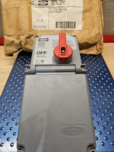 Hubbell SETL3 Twist-lock Switched Enclosure Replacement Cover SETL3RC ☆NEW☆ - Picture 1 of 6