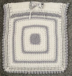 Coperta fatta a mano sedile auto all'uncinetto bambino pram punto cialda unisex grigio e bianco - Foto 1 di 1