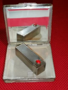 PORTACIPRIA e PORTAROSSETTO con pietra rossa e specchietto ARGENTO 800. Anni '50 - Foto 1 di 12