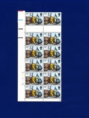 1981 SG1169 25p Fishing Industry W499 Cylinder Dot Gutter Block MNH UMM latj - Image 1 of 2
