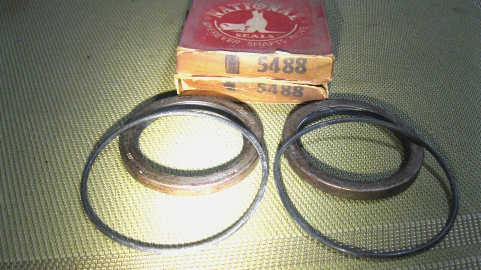 全新 1956 - 1959 年别克后外油封套装,带盒,美国! — 第 1/1 张图片