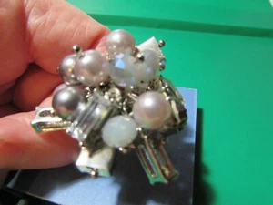 NEW/card unworn SIMPLY VERA VERA WANG stretchy pearly rhinestone ring $26 sz 8? - Picture 1 of 4