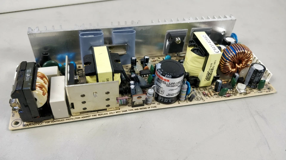 LPP 150 15 MEAN WELL Sortie : 15V 10A 150W Entrée : 100-240VAC Sps - Photo 1/3