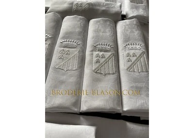 Création Blason Armoiries Monogramme , Broderies 12 Serviettes De Table ,cadeau - Photo 1/4