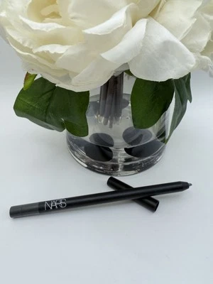 Lápiz delineador de ojos de larga duración NARS Larger Than Life Madison Avenue 0,58 g / 0,02 oz Foto 1 de 2