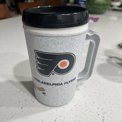 Taza de café Flyers 22 oz de plástico golpeada o fría vintage Foto 1 de 4