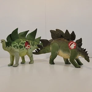 2 Jurassic Park Stegosaurus Dinosaur Action Figures Lot Battle Damaged JP24 1993 - Picture 1 of 20