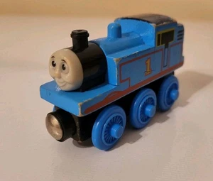 2000 LC Britt Allcroft Wooden Thomas the Train Engine - Bild 1 von 5