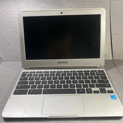 三星 Chromebook XE303C12 (11.6 英寸笔记本电脑 *无电源* 适用于零件 — 第 1/4 张图片