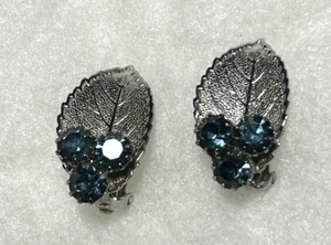 Vintage 1950's Silver Textured Leaf Blue Rhinestone leaf clip on earrings - Picture 1 of 7