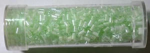 GUTERMANN 2mm BUGLE BEADS, 10 gram TUB, MINT GREEN, HIGHEST QUALITY - Imagen 1 de 1