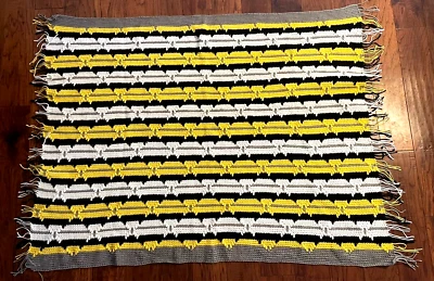 "Manta tejida a mano vintage amarilla negra blanca de ganchillo para cama afgana 53""x 44""" Foto 1 de 4