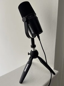 Shure MV7 Podcast Microphone - Black - Picture 1 of 9