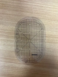 BERNINA Schablone Midi Oval Schablone 10,5x6,5 lila Markierungen mit schwarzen Streifen - Bild 1 von 3
