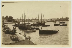 (Bretagne) Port de Morgat. Bateaux de pêche immatriculés avec un C. Casiers. - Picture 1 of 1