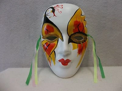 Una (1) máscara de porcelana de Mardi Gras - blanca/amarilla/roja 03x3 Foto 1 de 4