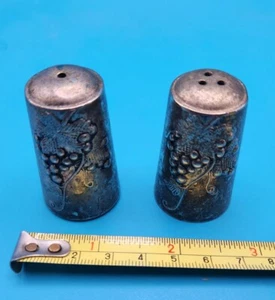  Vintage Grape Design Silver Plated Salt & Pepper Shakers  - Picture 1 of 5
