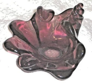 (476) - VINTAGE - 6.5"D Heavy Glass Purple Free Form Ashtray - Murano Style - Picture 1 of 5