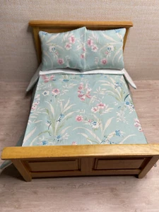 Dollhouse Miniatures bedspread comforter blanket with 2 pillow 1:12 scale #P0344 - Picture 1 of 3