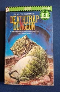 Deathtrap Dungeon by Ian Livingstone, Green Banner #6 - 1984 - VG - Picture 1 of 4