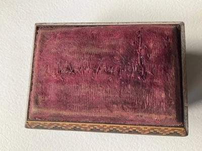 Cojín de pasador Tunbridge Ware con inscripción. Foto 1 de 4