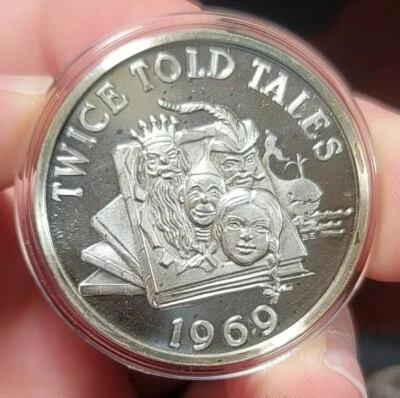 1969 Wizard of Oz .999 Silver Mardi Gras Doubloon Proof Coin Ultra Rare - Image 1 of 4