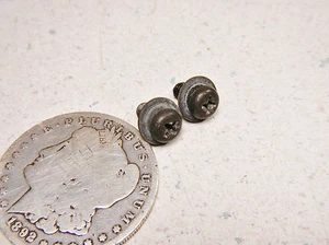 92 SUZUKI QUADRUNNER LT230E HEADLIGHT LENS MOUNTING SCREWS TO BUCKET HOUSING - Picture 1 of 3