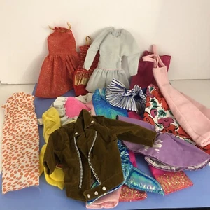 Barbie Friends vestiti lotto 20 pezzi alcuni vintage bambola clone Ken giacca pelle - Foto 1 di 22