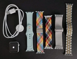 Apple Watch Series 3 Silver 38mm Aluminum Case - Photo 1 sur 5