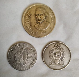  10 Nuevos Pesos 1981 Uruguay & one Rupee 1975 & 5 Cincuenta Centavos 1978 Coins - Picture 1 of 2