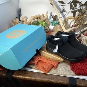 B Zees Black Slip On Fur Lined Fabric Comfort Shoes Size 6 1/2M - NEW - Picture 1 of 8