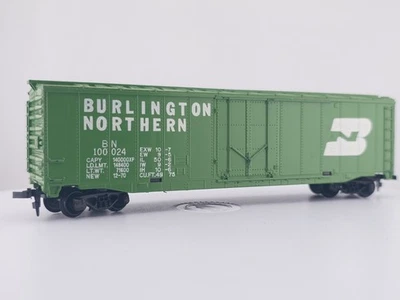 Tyco HO Scale "Burlington Northern" BN 100024 Plug Door Freight Train Car - Image 1 of 4