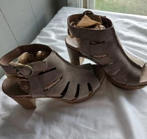 Dansko Demetra Women's Sz 38 Taupe Leather Block High Heel Platform Sandals Boho - Picture 1 of 12