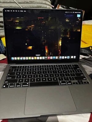 Apple MacBook Air 13 in 2022 Silver/Apple M2 3.49 GHz, 256 GB 8 GB 8-Core - Image 1 of 4