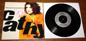 CATHY DENNIS ~ EVERYBODY MOVE ~ HAND SIGNED 7" UACC DEALER KYLIE MINOGUE - Picture 1 of 8