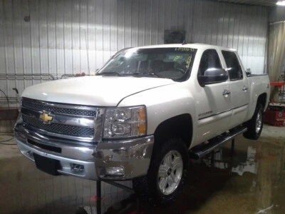 Used Front Center Interior Rear View Mirror fits: 2012 Chevrolet Silverado 1500 - Image 1 of 4