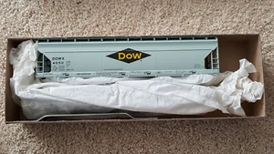 Neu im Karton Athearn Blue Box DOW Chemical Hopper Car HO Scale 1:87 Modelleisenbahn - Bild 1 von 6