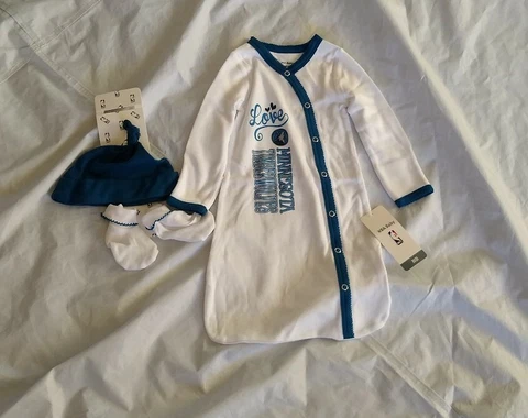 NBA Baby Boy's 3pc Sleeper Gowns Socks & Hat Minnesota TimberWolves 0/6M White Cover