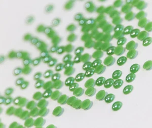 Hotfix Ceramic Stones GRAS GREEN 4mm Stück wählbar Hochzeit Halbperlen Strass  - Picture 1 of 18