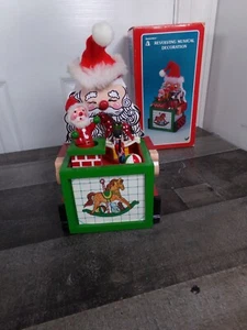 Commodore Vintage Legno Holiday Music Box si muove + suona Jingle Bells #3345C RARO - Foto 1 di 14