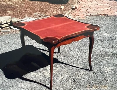 Mesa de Juego-Concertina Acción Plegable - Superficie de Juego de Cuero. Siglo XVIII Foto 1 de 2