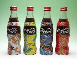 Set de 4 botellas de vidrio Coca Cola Hawaiian Aloha Japan 2003 NO REASON Campaign - Imagen 1 de 10
