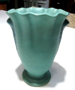 VAN BRIGGLE VASE 6.25 x 5 x 3.75 inches, Ming blue, 1940--1960 - Picture 1 of 11