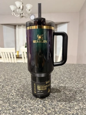 Vaso apagador Stanley X Wicked “Elphaba for Good” 40 oz H2.0 - Edición limitada Foto 1 de 4