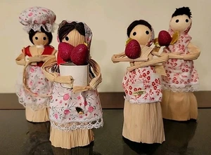 vintage Set Of 4 Corn Husk Dolls With Strawbeeries Floral Hats & Aprons - Picture 1 of 9