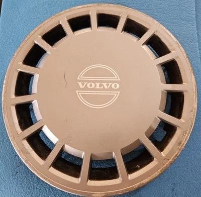 Tapacubos Volvo 740 940 960 1989-1994 se adapta a ruedas de 15 pulgadas, p/n 1392530 OEM  Foto 1 de 4