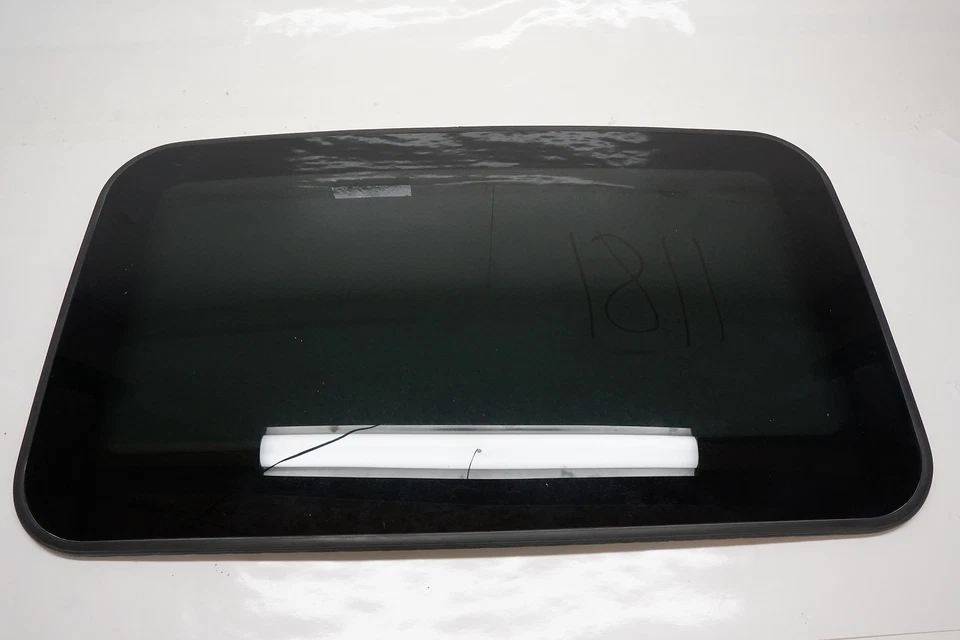 Volkswagen Passat 2012-2019 - Panel de cristal techo corredizo 561877071 Foto 1 de 2