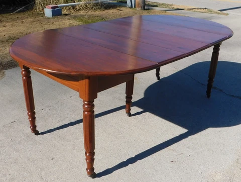 Walnut Victorian Round Dining Table w/3 Leaves circa 1865 Cover