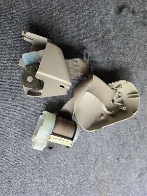 Cinturón de seguridad delantero derecho del lado del pasajero Cadillac Deville 2000-2004 usado OEM Foto 1 de 4