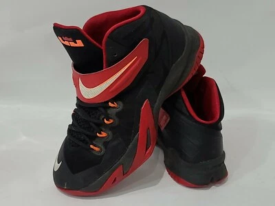 耐克 Zoom LeBron Soldier 8 大学红色/黑色 653645-006 青少年尺寸 6.5Y  — 第 1/4 张图片
